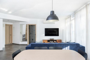 Best Location 3BR Specious Apartment By Vacay